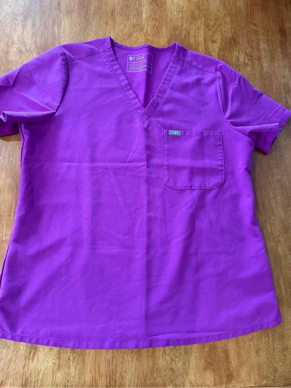 FIGS Women’s large Catarina in Purple Jolt